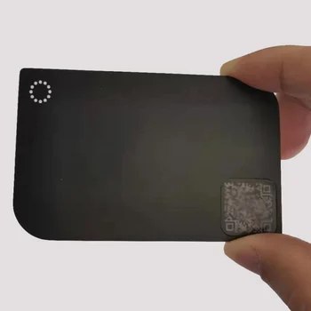 Индивидуальная печать гибридной визитной карточки из черного металла с NFC для обмена в социальных сетях