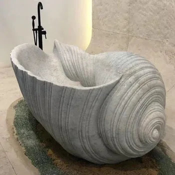 Роскошные отдельно стоящие ванны из белого натурального мрамора в помещении